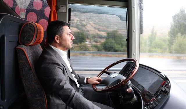 Başkan Arı takım otobüsünü kullandı