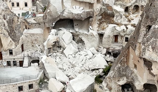 Kapadokya’da peribacasının büyük kısmı çöktü (video)