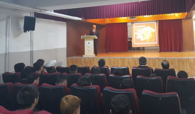 Prof. Dr. Soysaldı gençlere Hz. Muhammed’i anlattı