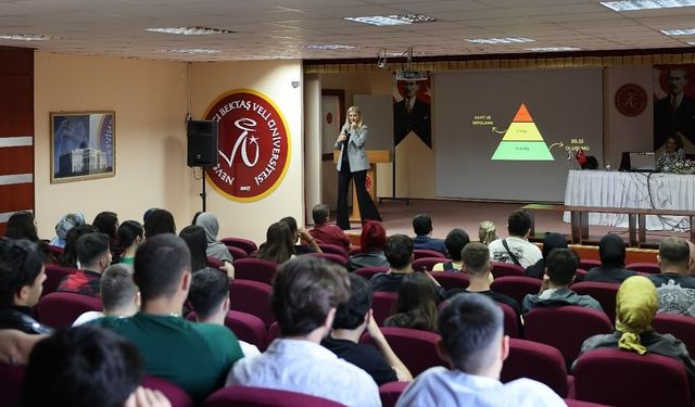 Öğrencilere stresle başa çıkma teknikleri anlatıldı