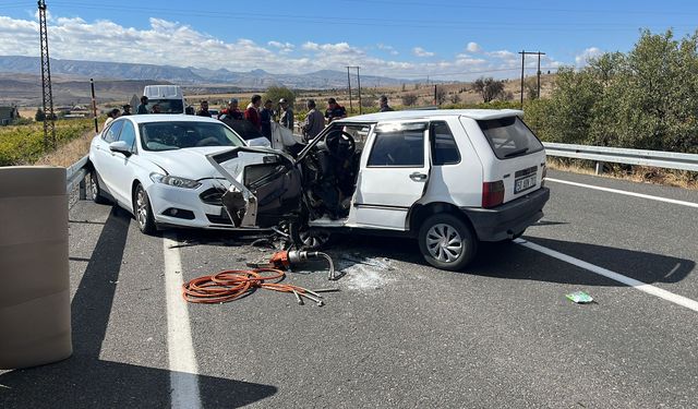 Avanos yolunda kaza: 1'i ağır 4 yaralı