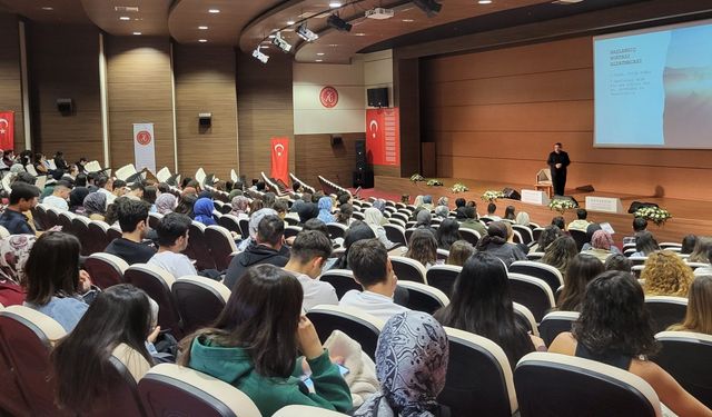 “Yolun Başında Değil, Yolun Kendisisin” söyleşisi ilgi gördü