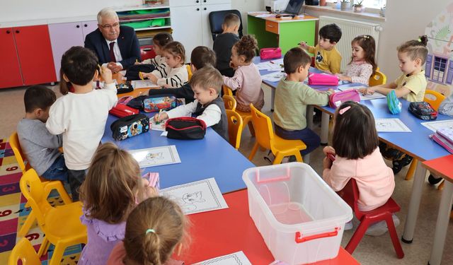 Müdür Yazıcı miniklerin heyecanına eşlik etti