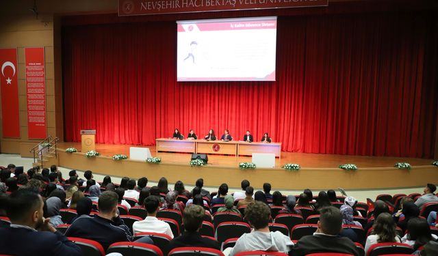 Öğrencilere Kurumsal Akreditasyon Programı bilgilendirmesi