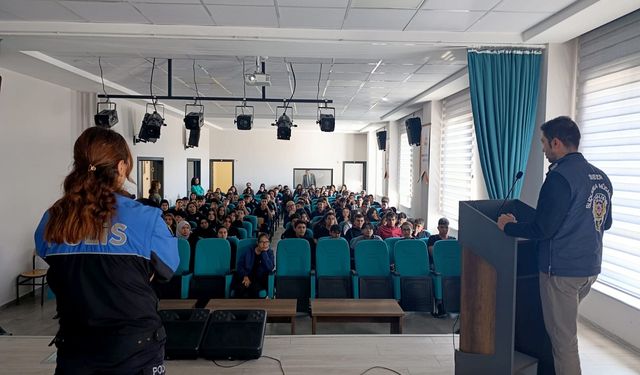 Öğrencilere siber güvenlik eğitimi verildi