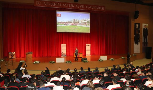 NEVÜ Rektörü Aktekin öğrencilerle bir araya geldi