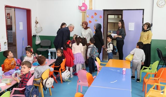 Müdür Yazıcı miniklerin oyunlarına eşlik etti