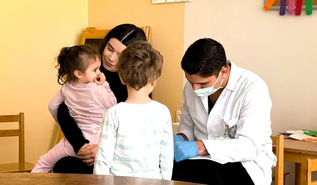 Miniklere diş fırçalama alışkanlıkları anlatıldı