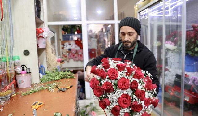 Nevşehir’deki çiçekçilerde 24 Kasım yoğunluğu