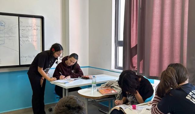 Öğrenciler deneme sınavlarına yoğun bir şekilde hazırlanıyor