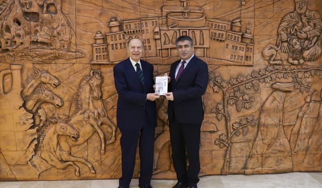 Emekli Büyükelçi Numan Hazar Rektör Aktekin’i ziyaret etti