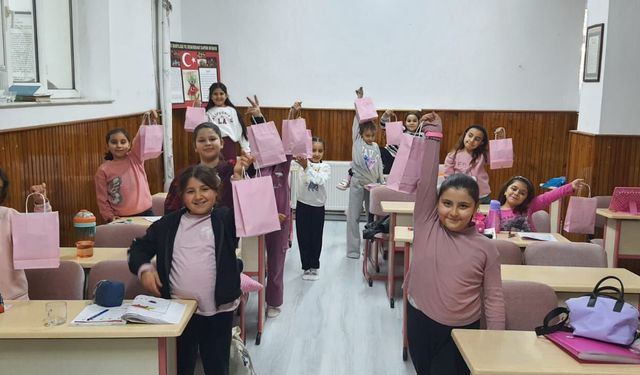 Ürgüp'te üniversiteli gençler miniklerle buluştu