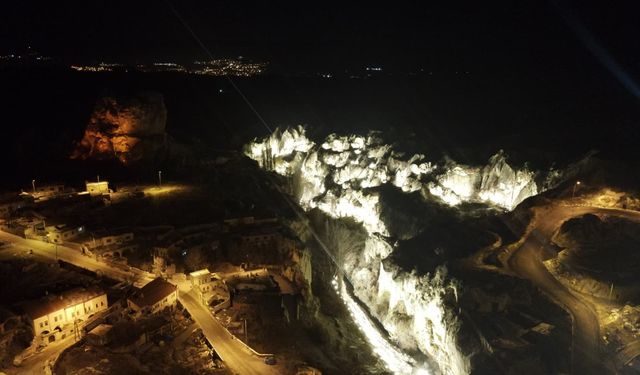 Forbes listesindeki Ortahisar’da vadiler ışıklandırıldı