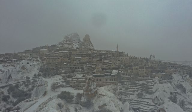 Kar yağışının ardından Kapadokya’da kartpostallık görüntüler