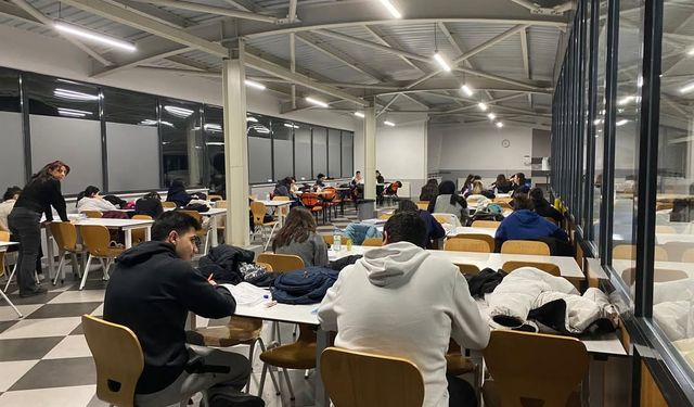 Simya Koleji’nden öğrencilere akşam etüdü