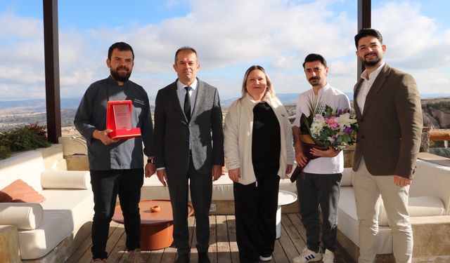 Başkan Çamcı’dan restoranlara tebrik plaketi