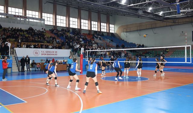 Nevşehir’de kız voleybol heyecanı