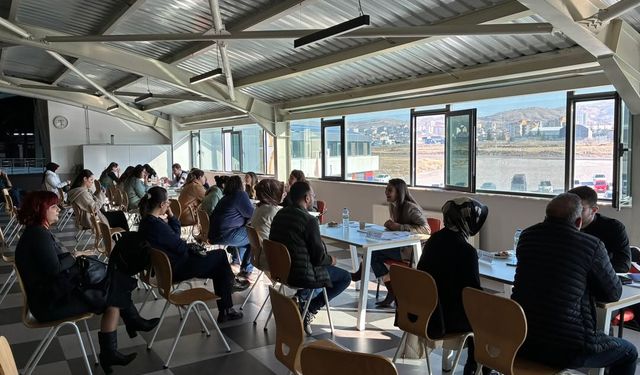 Veliler toplantıda bir araya geldi