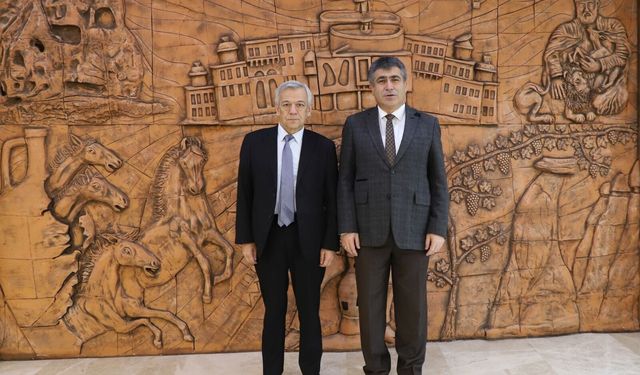 Pekin Yunus Emre Enstitüsü Müdürü Sarıtaş’tan Rektör Aktekin’e ziyaret