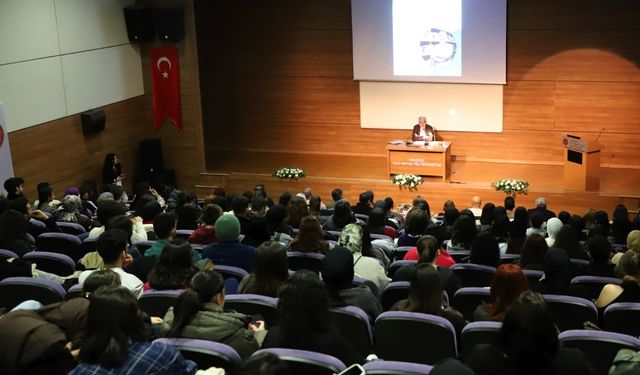 “Mutluluk Felsefesi” semineri büyük ilgi gördü