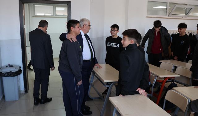 Müdür Yazıcı öğrencilerle yakından ilgilendi