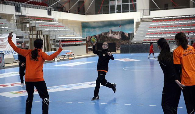 Hentbolun yıldızları Nevşehir’de buluşuyor