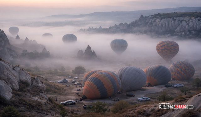 Kapadokya balon turları iptal edildi: Sis ve rüzgar uçuşlara engel oldu