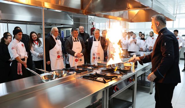 Turizm şehrinde eğitime yeni dokunuş: Uygulama mutfağı açıldı