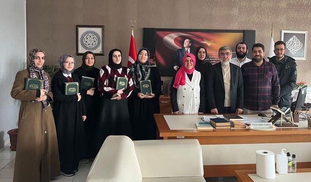 NEVÜ’de manevi yarışma: 40 hadisi ezberleyen ödülünü aldı