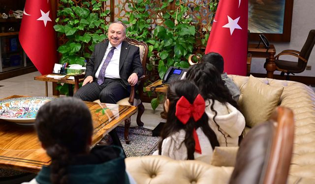 Vali Fidan, minik misafirlerini makamında ağırladı