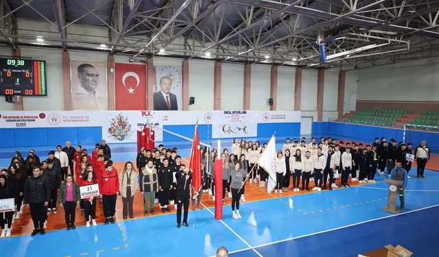 Sporcular Türkiye Finalleri için Nevşehir'de ter döküyor