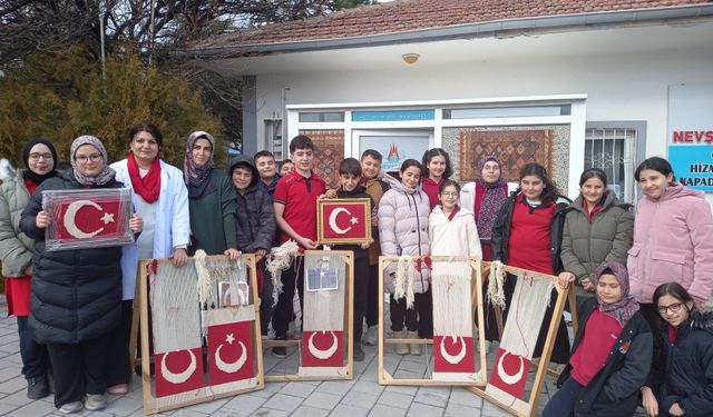 Gençler, Türk bayrağı için tezgah başına geçti