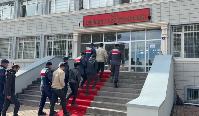 Jandarma, göçmen kaçaklığı ağını çözdü: 4 tutuklama