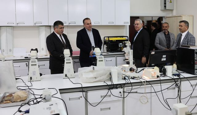 NEVÜ’de fakültelere yakın takip: Aktekin laboratuvarlarda