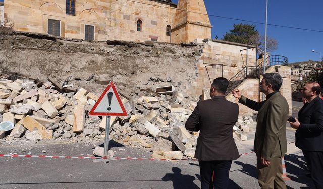 Nar Camii Kebir’de istinat duvarı çöktü: Hasar tespiti başladı