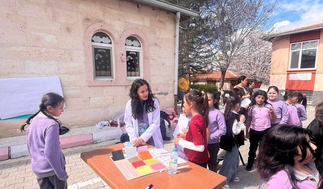 NEVÜ’den örnek çalışma: ‘Çocuklara ekranı bırak’ mesajı