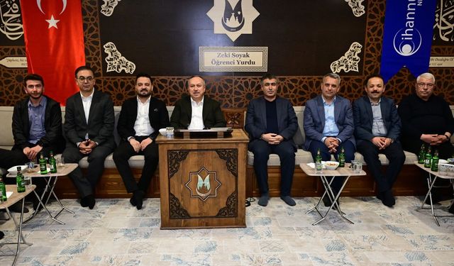 Vali Fidan, Zeki Soyak Öğrenci Yurdu’nda sahur programına katıldı