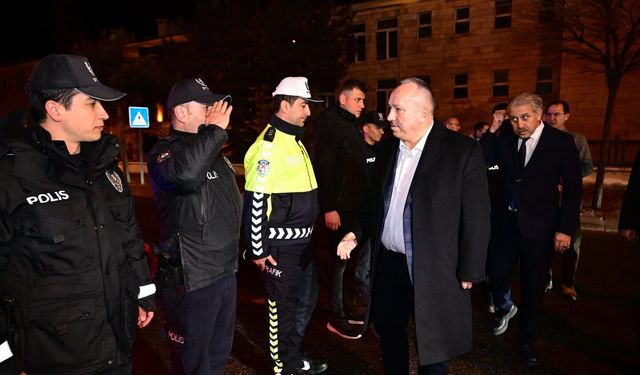 Nevşehir protokolü polislerle sahur sofrasında