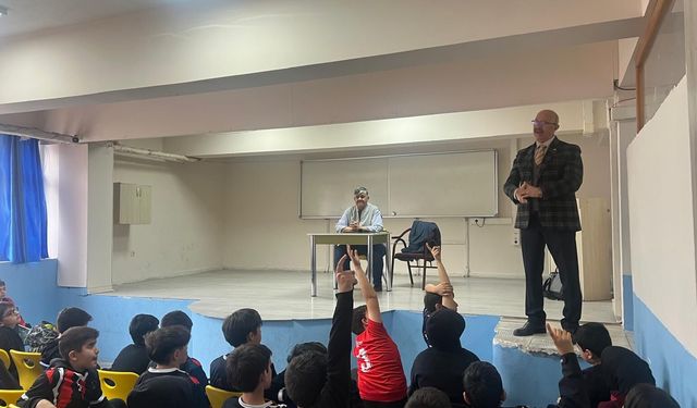 Yazar Oğuz Özdem ile Osman Aytekin öğrencilerle buluştu