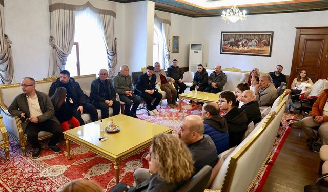 Başkan Arı bayramda kapılarını açtı: Vatandaşlarla tek tek ilgilendi