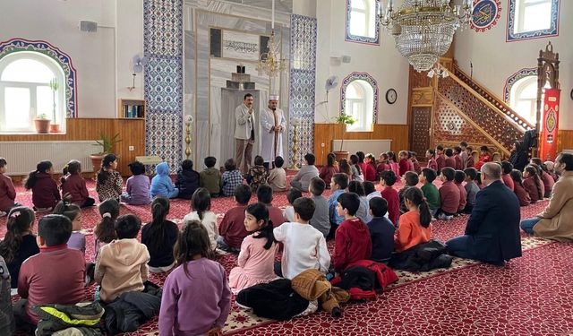 Nevşehir’de minikler ramazan sevinciyle camiye koştu