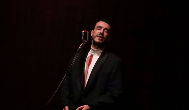 NEVÜ’de Cem Adrian rüzgarı: Salon tıklım tıklım doldu