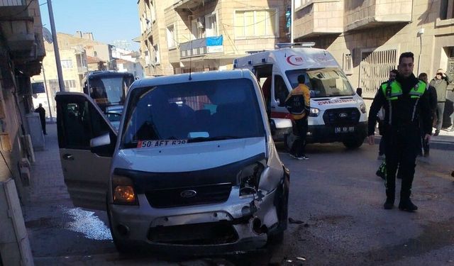 Osmanlı Caddesi’nde trafik kazası: Ekipler olay yerine sevk edildi