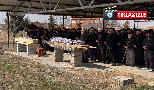 Feci kazada ölen kuzenler yan yana toprağa verildi