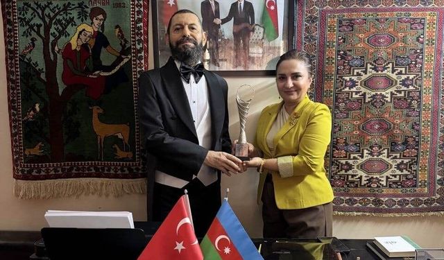 Dünyaca ünlü yazar Akif Manaf’a anlamlı ödül