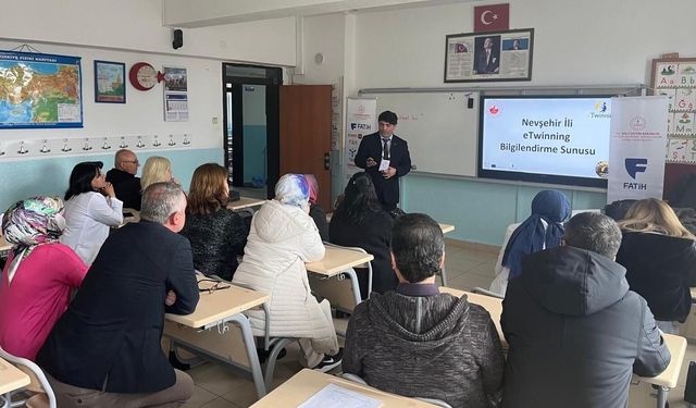 Okullarda dijital dönüşüm adımı: eTwinning eğitimi