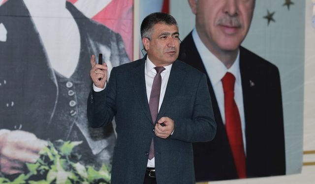 Kimlik inşasında eğitimcilerin sorumluluğu artıyor