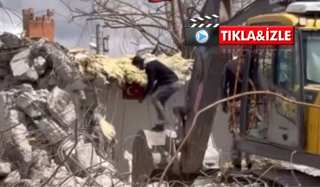 Kepçe operatörü Türk bayrağını görünce yıkımı durdurdu!