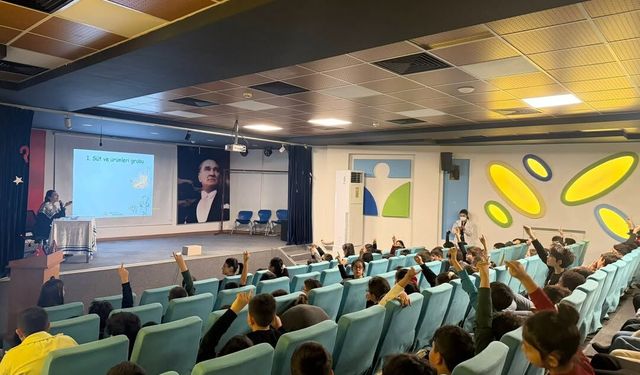 Diyetisyen Didem Demirtaş’tan öğrencilere sağlıklı yaşam dersi