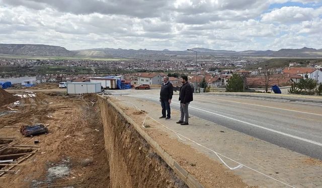 Başkan Sarıtaş, TOKİ ilkokulu inşaatında çalışmaları yerinde inceledi